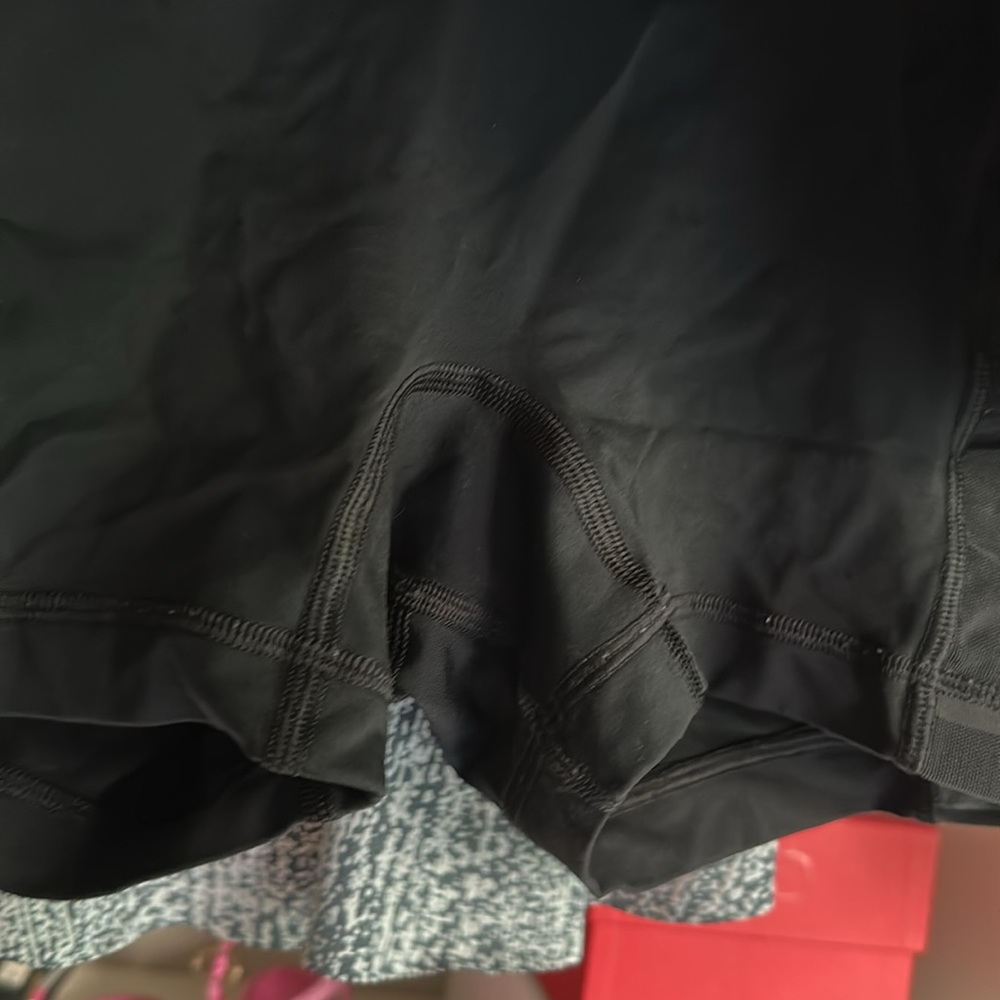 Lululemon - Picture 3 of 4